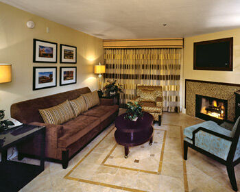 Summer Bay Resorts Las Vegas Desert Club - living room