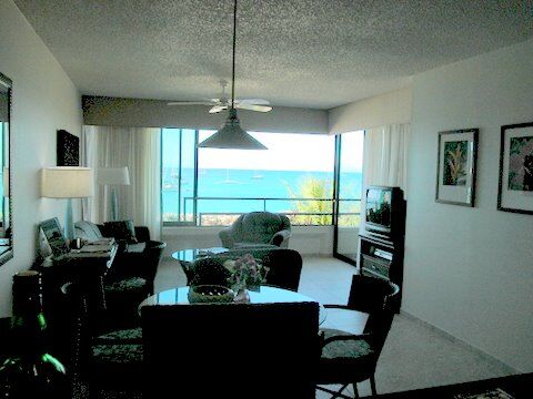 Royal Palm Beach Club - Unit Dining Area