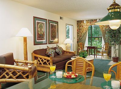 Parkway International Resort - Living/Dining Area