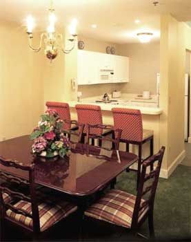 Marriott's Manor Club at Ford's Colony - Unit Dining Area