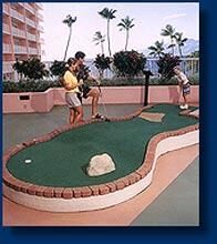Ka'anapali Beach Club - roof-top miniature golf
