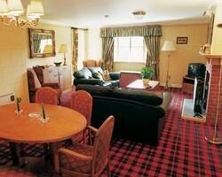 MacDonald Forest Hills Lochside Resort - Living Area