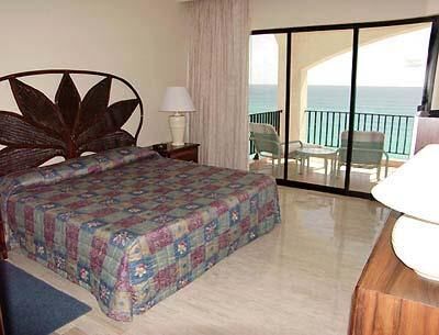 The Royal Caribbean - Unit Bedroom