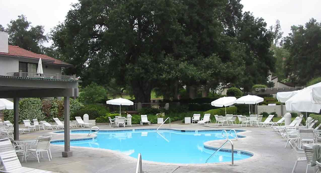 Riviera Oaks Resort - Pool