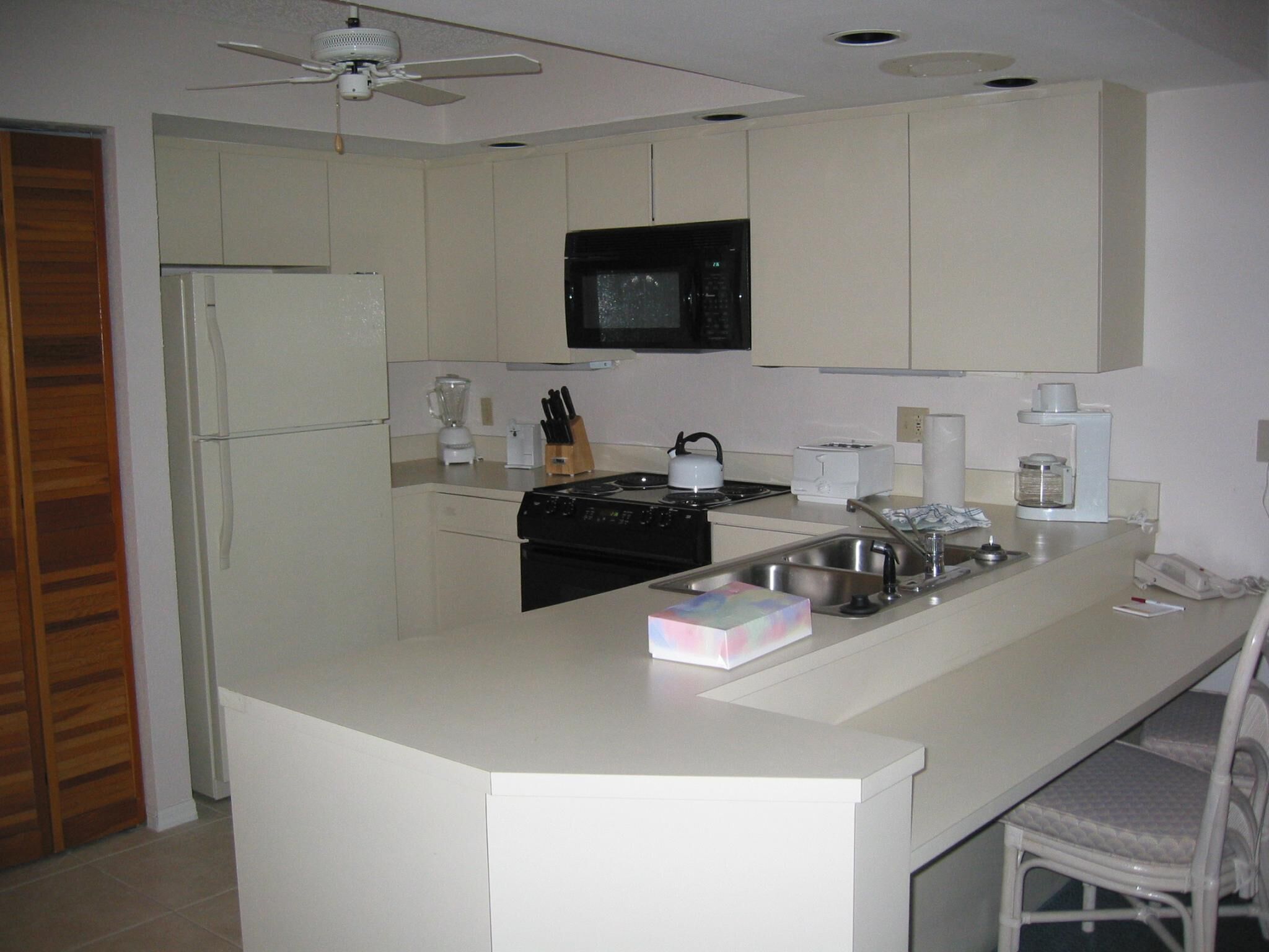 Celebrity Resorts Lake Buena Vista - Kitchen