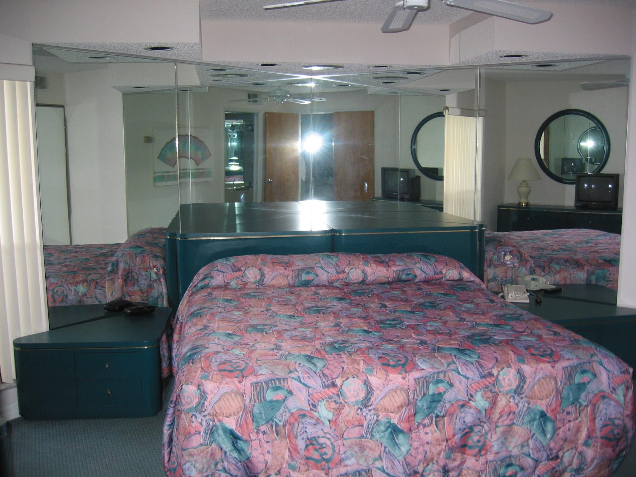 Celebrity Resorts Lake Buena Vista - Bedroom