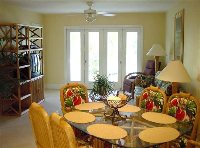 7 Mile Beach Resort - Unit Dining Area