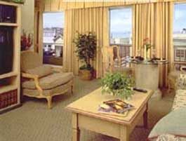 The Suites at Fisherman's Wharf - Living Room