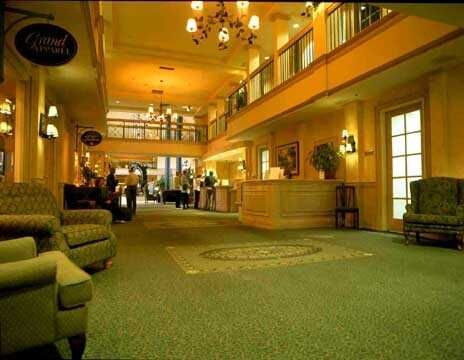 Royal Host Club at Lake Okanagan - Lobby