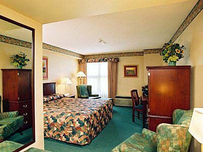 Royal Host Club at Lake Okanagan - Unit Bedroom