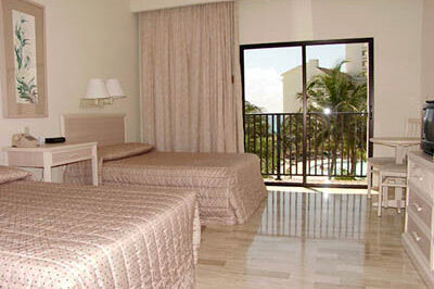 The Royal Caribbean - Unit Bedroom