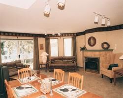Pacific Shores Resort and Spa - Unit Dining Area