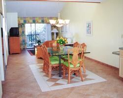 Orbit One Vacation Villas - Dining Area 