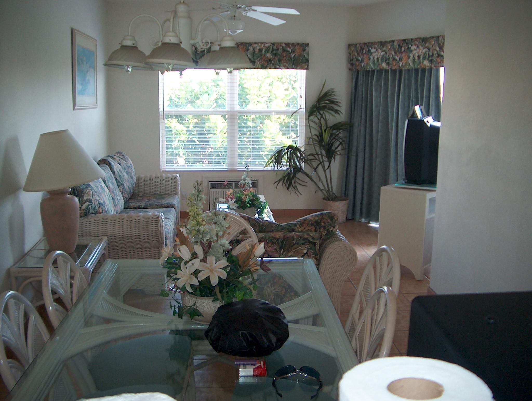 Island Seas Resort - Unit Dining Area