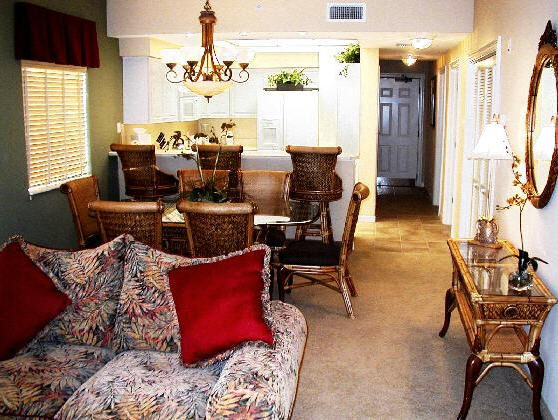 Holiday Beach Resort  - Unit Dining Area