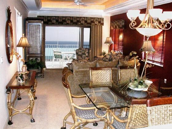 Holiday Beach Resort  - Unit Dining Area