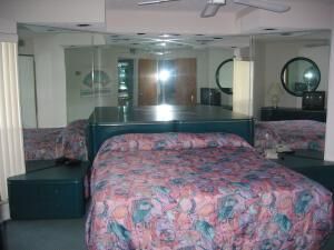Celebrity Resorts at Lake Buena Vista - Bedroom