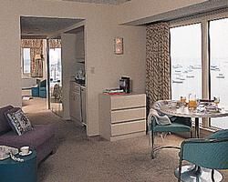 Wyndham Inn on Long Wharf- Unit Dining Area 