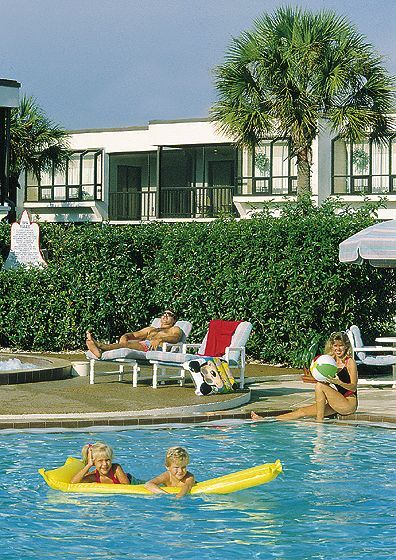 Orbit One Vacation Villas - Pool