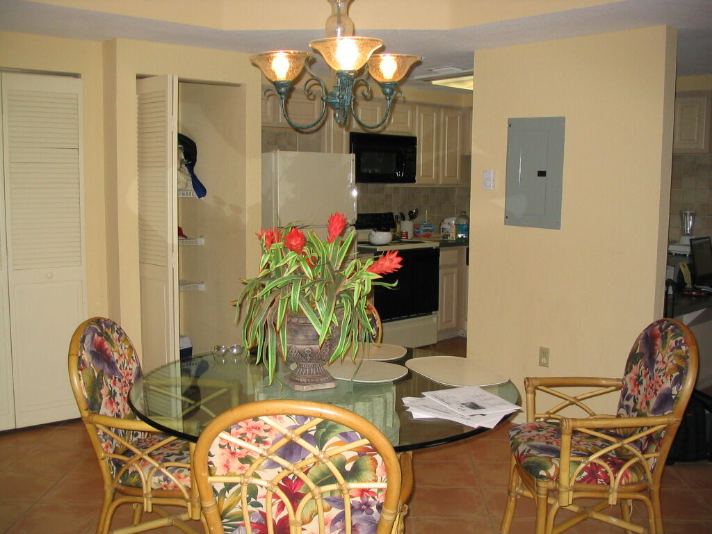 Fairfield Ocean Palms - Unit Dining Area & Kitchen