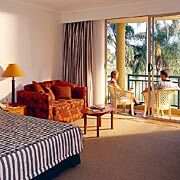 Radisson Resort Palm Meadows - Unit Bedroom