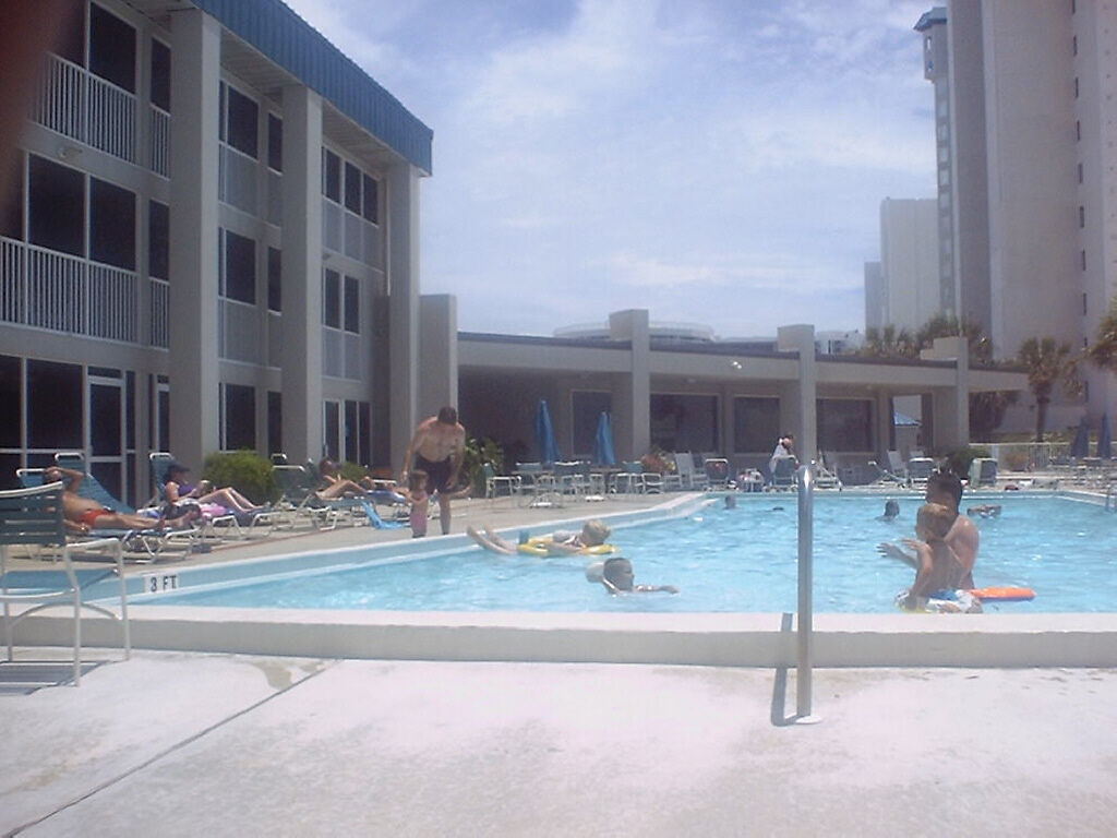 Holiday Beach Resort  - Pool