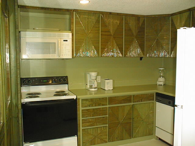 Pelican Resort Club - Unit Kitchen