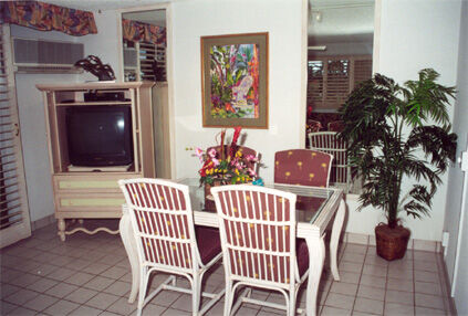 Maui Schooner - Unit Dining Area