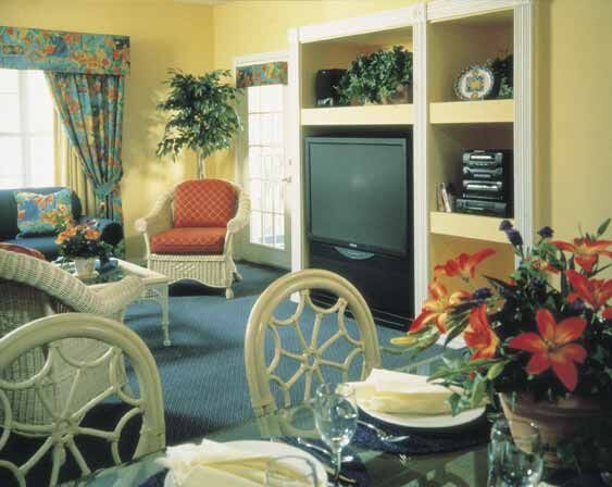 HGVC Orlando at Sea World International Center - Unit Living & Dining Areas