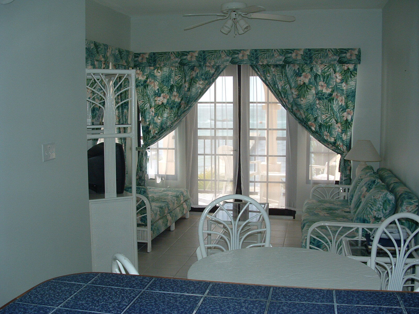 AquaMarina Suites - Unit Dining Area