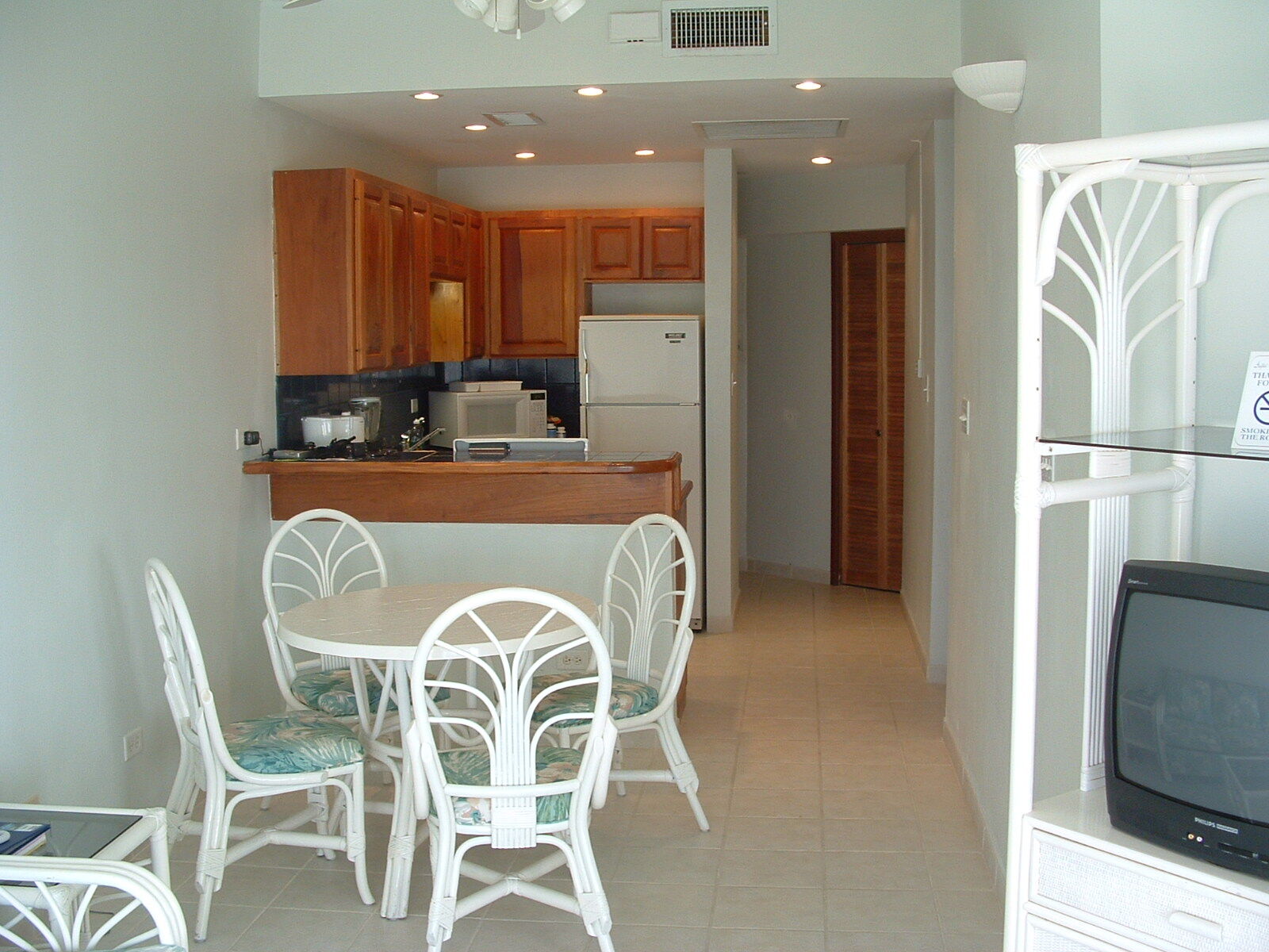 AquaMarina Suites - Unit Dining Area