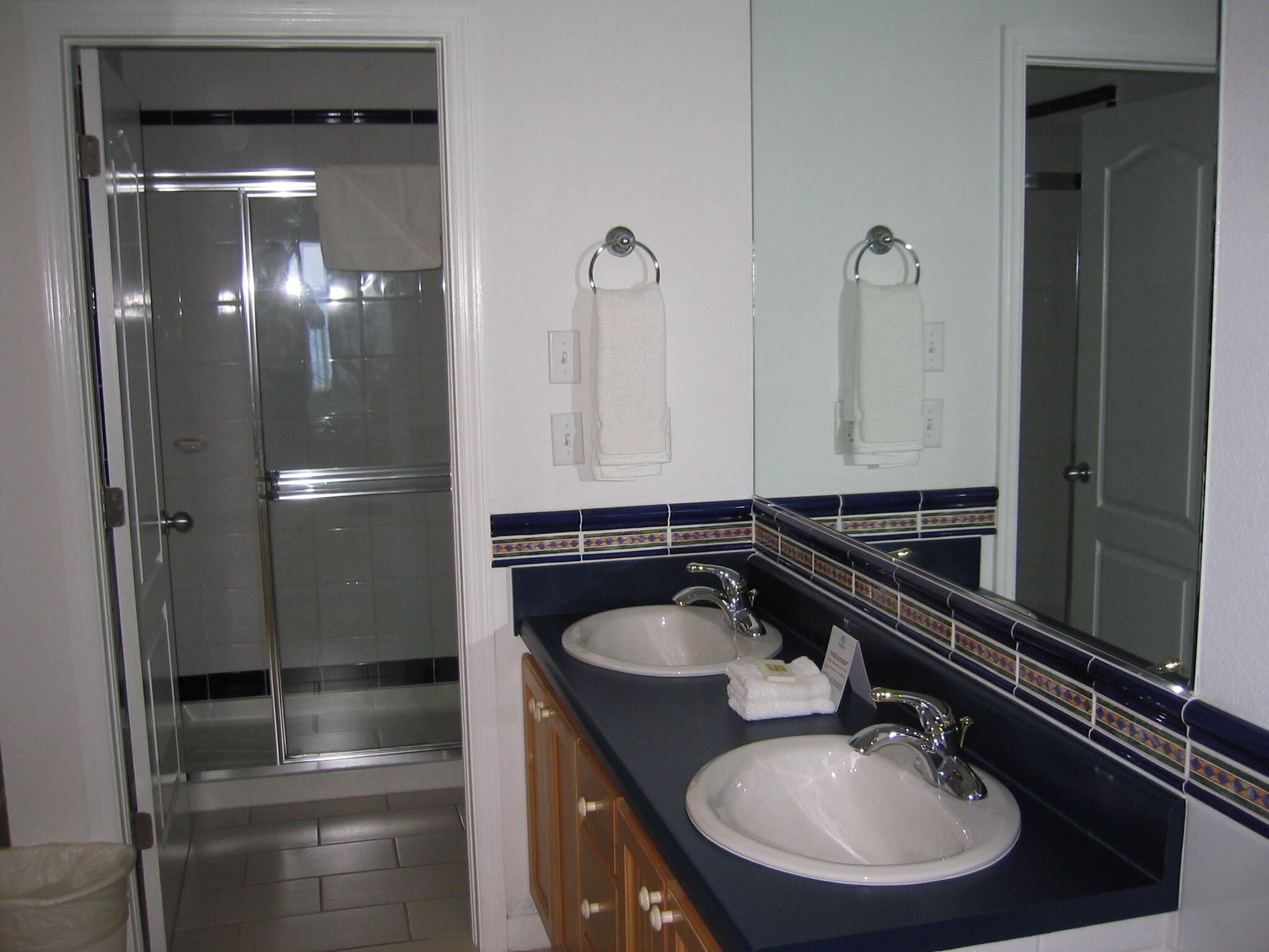 The Reef Resort - Unit Bathroom