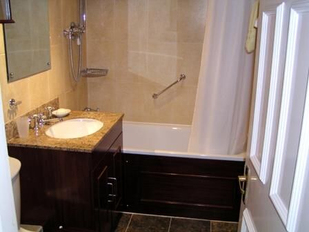 The Sloane Gardens Club - Unit Bathroom