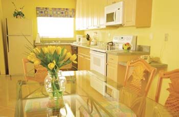 Orbit One Vacation Villas - Kitchen and Dining Area 