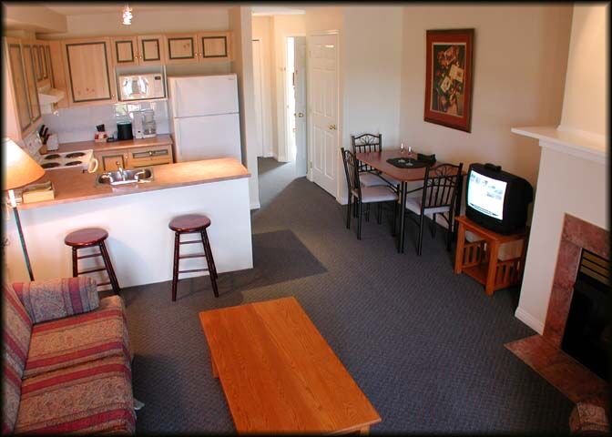 The Borgata Lodge at Quail Ridge Resort - Unit Dining Area