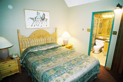 Mountainside Lodge - Unit Bedroom