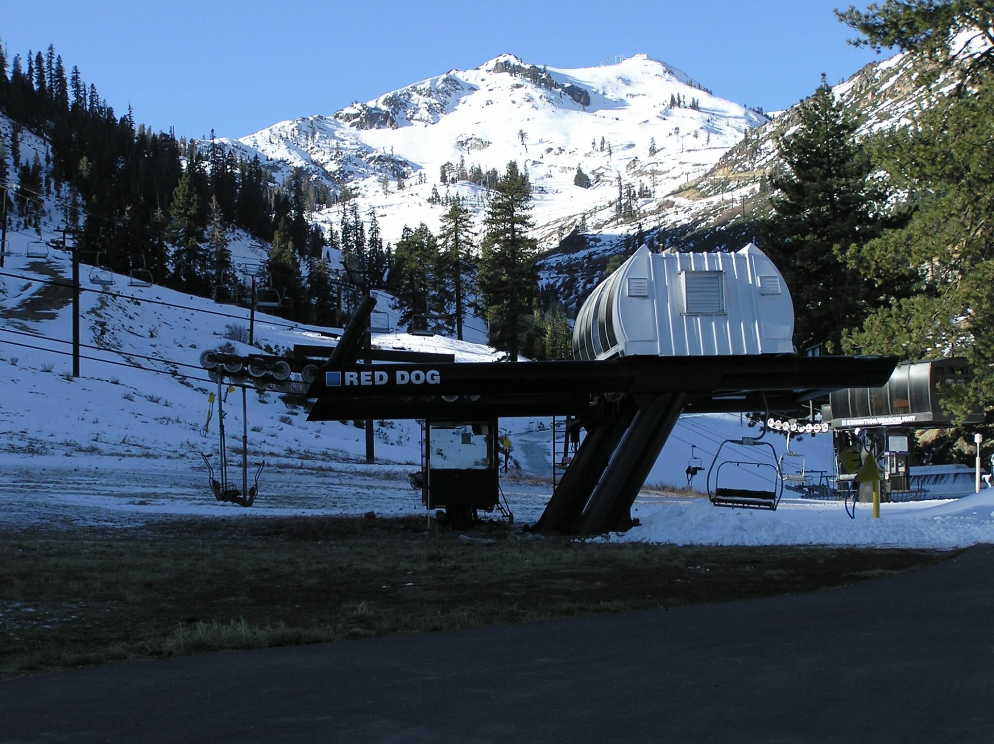 Red Wolf Lodge at Squaw Valley - ski lift