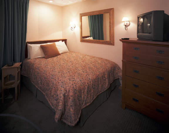 The Christie Lodge - Unit Bedroom