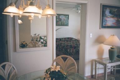 Island Seas Resort - Unit Dining Area