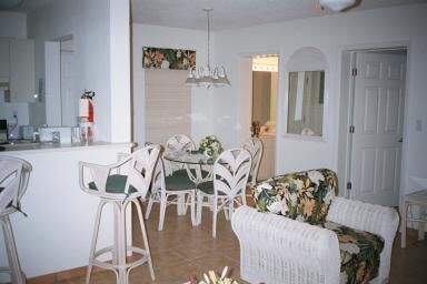 Island Seas Resort - Unit Living Area