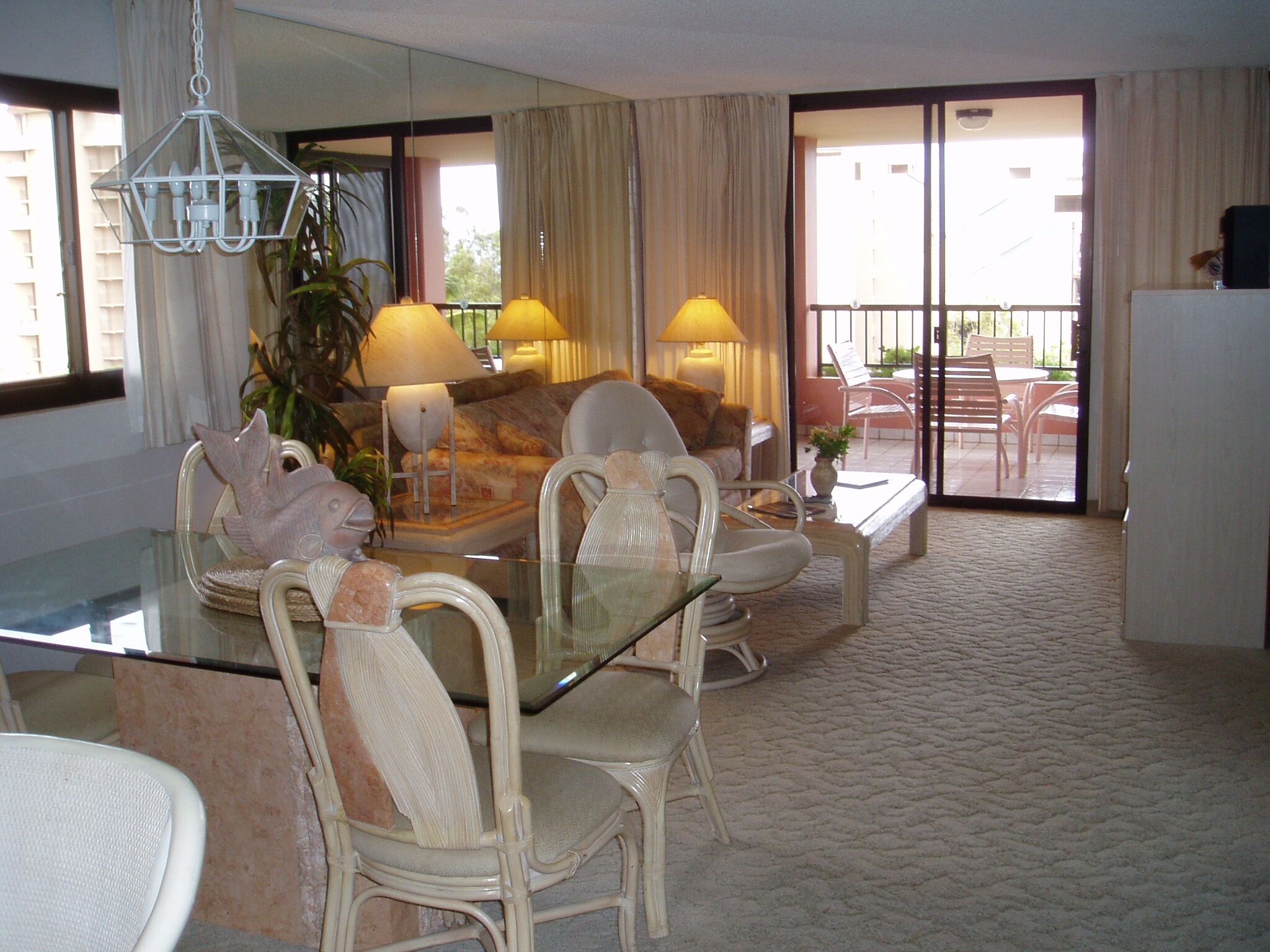 Kahana Falls - Unit Dining & Living Area