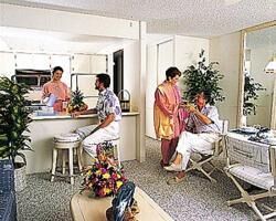Maui Schooner - Unit Kitchen & Dining Area