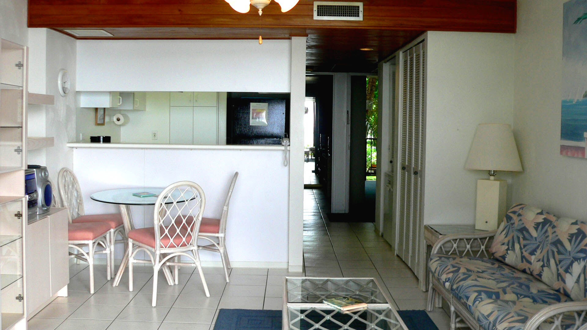 Hawaiian Princess at Makaha Beach - Unit Living & Dining Areas
