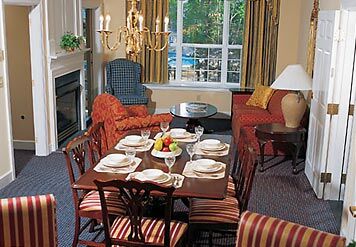 Marriott's Manor Club at Ford's Colony - Unit Dining Area