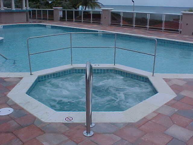 Hollywood Beach Tower - Pool & Hot Tub