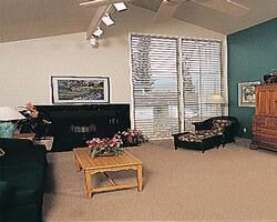 The Makai Club Cottages - Unit Living Area