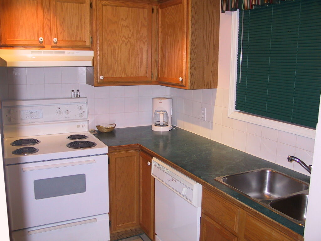 Chateau Canmore Quality Resort - kitchen