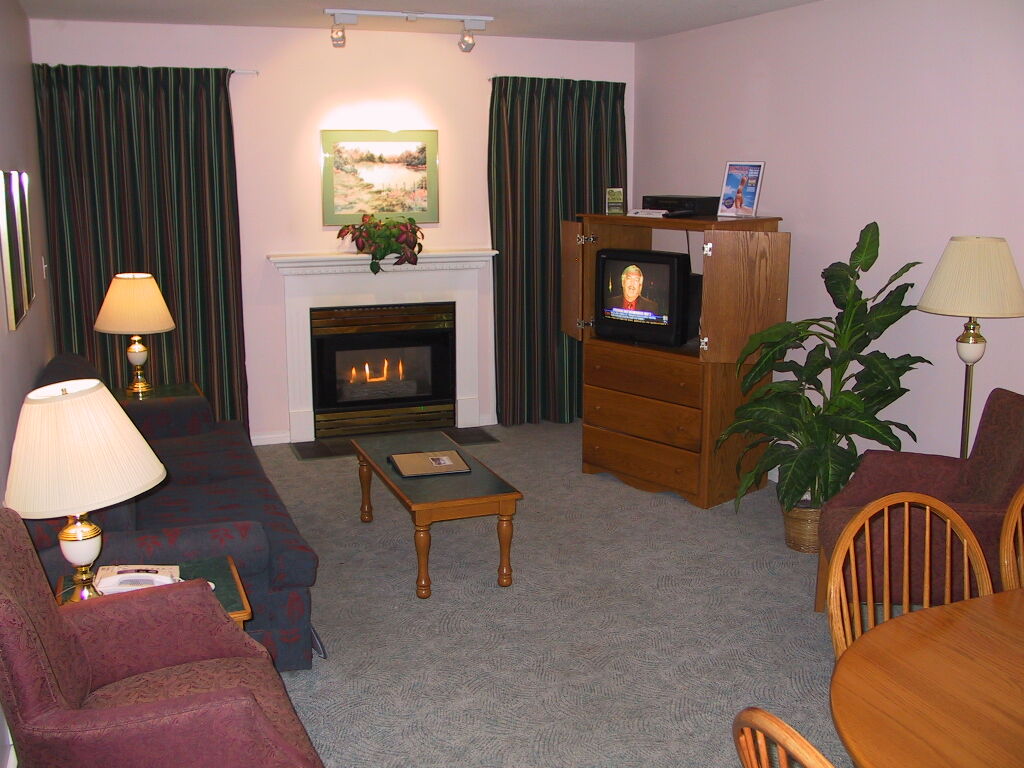 Chateau Canmore Quality Resort - living room
