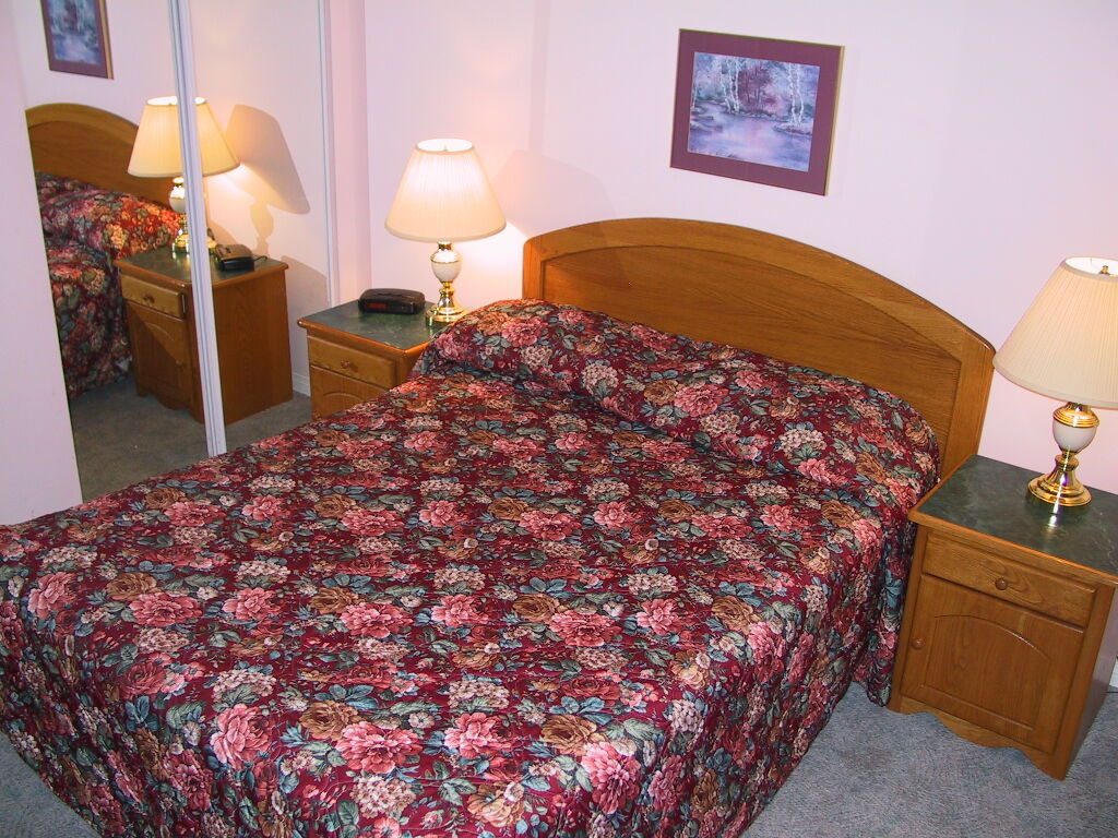 Chateau Canmore Quality Resort - bedroom