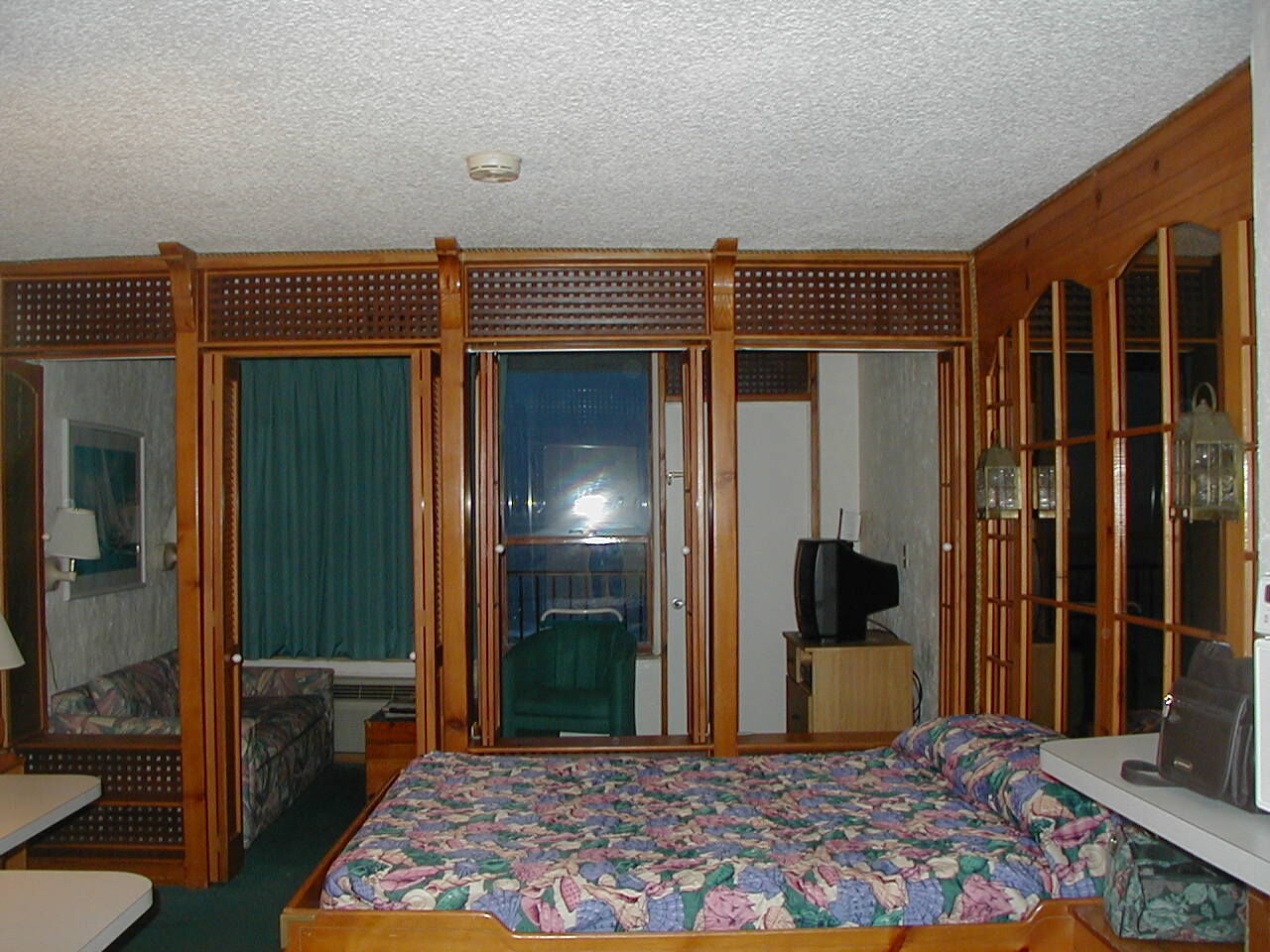 Georgian Inn Beach Club - Bedroom